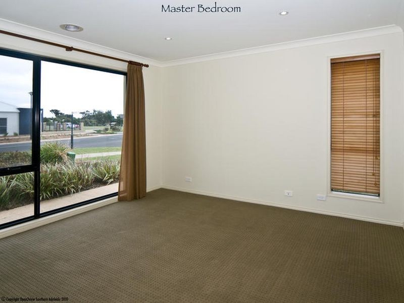 1 Nicholl Avenue, Aldinga Beach SA 5173