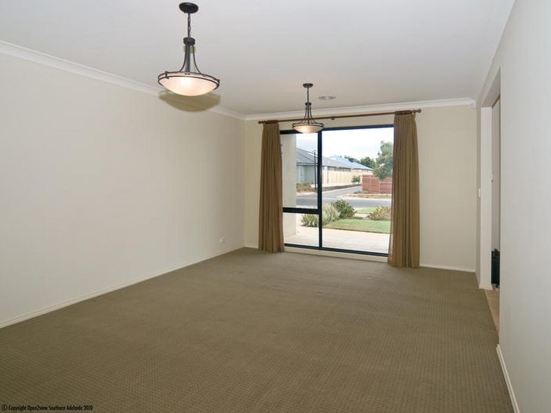 1 Nicholl Avenue, Aldinga Beach SA 5173
