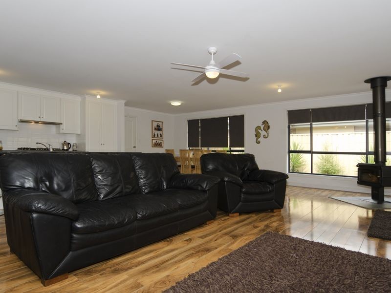 2 Birdsong Street, Aldinga Beach SA 5173