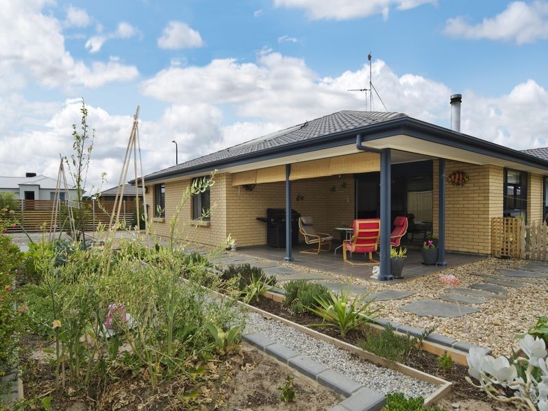 2 Birdsong Street, Aldinga Beach SA 5173