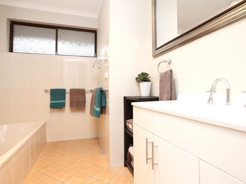 58 Carbenet Drive, Hackham SA 5163