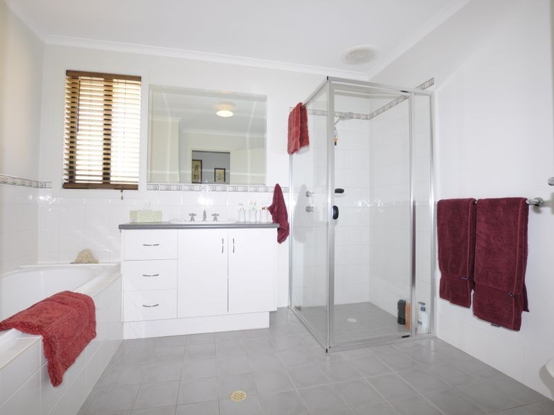 7 Blue Bay Avenue, Aldinga Beach SA 5173