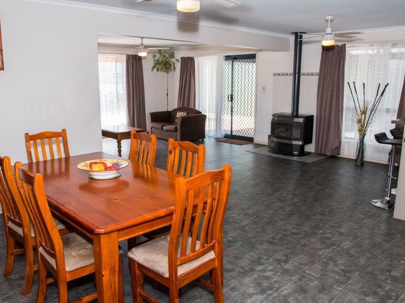16 Meadow Bank Way, Aldinga Beach SA 5173