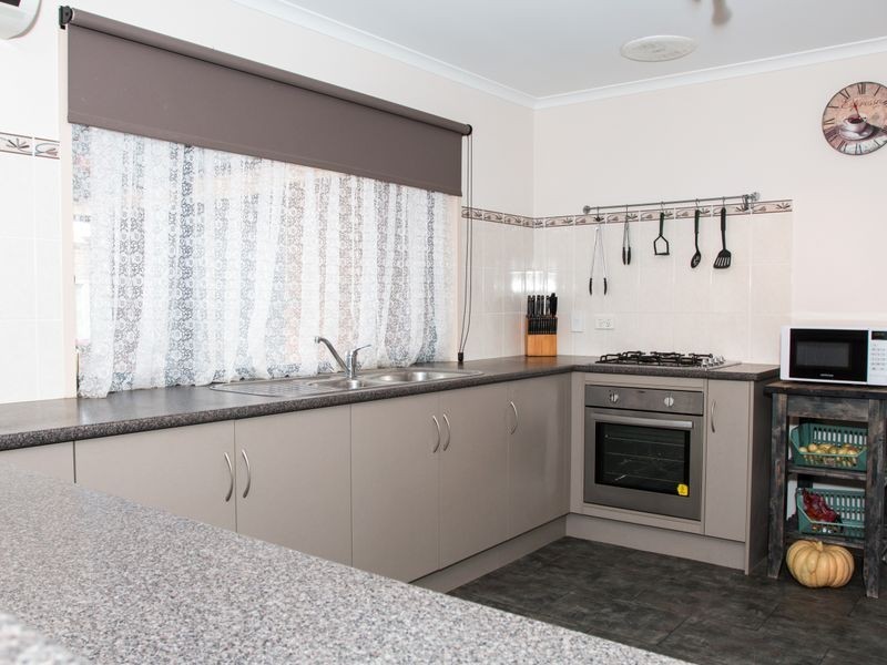 16 Meadow Bank Way, Aldinga Beach SA 5173