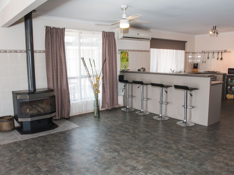 16 Meadow Bank Way, Aldinga Beach SA 5173