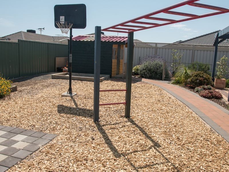 16 Meadow Bank Way, Aldinga Beach SA 5173