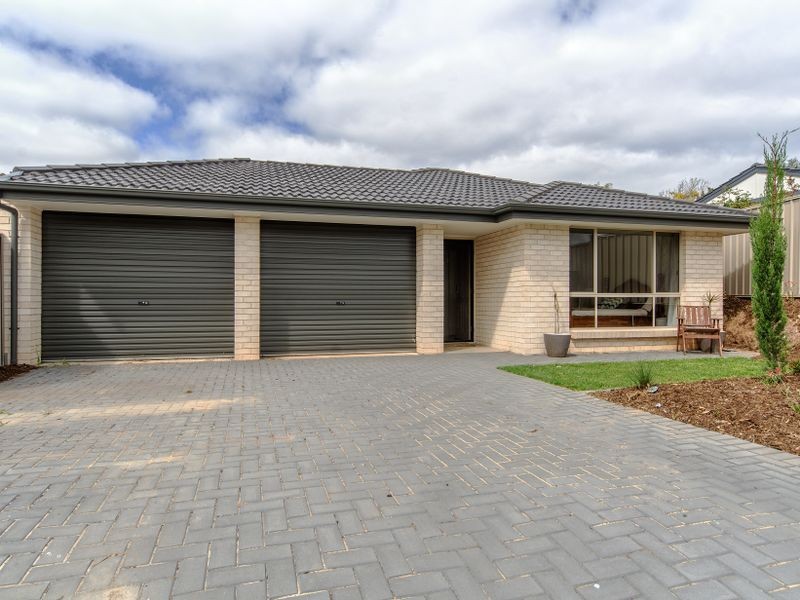 10 Melfort Road, Huntfield Heights SA 5163