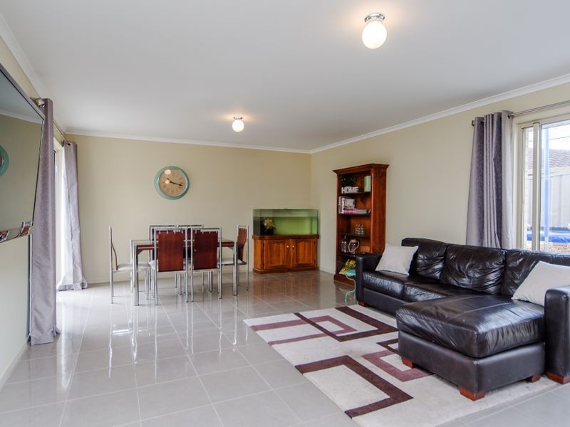 10 Melfort Road, Huntfield Heights SA 5163