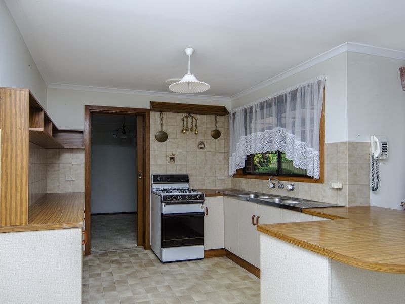 8 Normandy Road, Woodcroft SA 5162