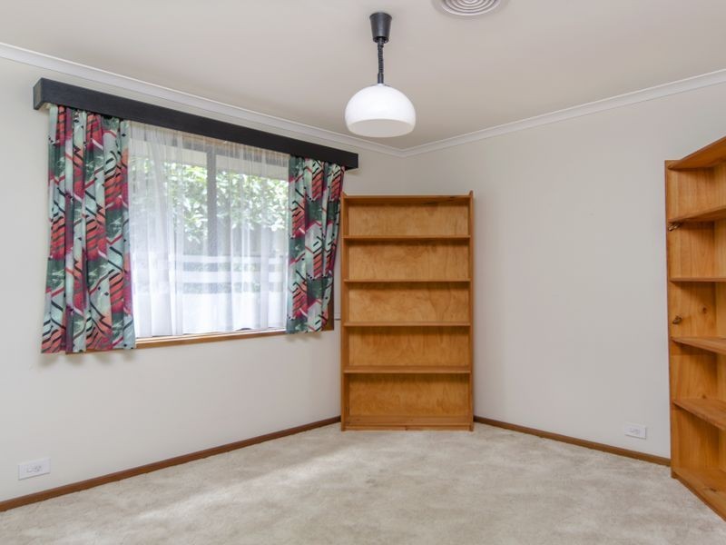 8 Normandy Road, Woodcroft SA 5162