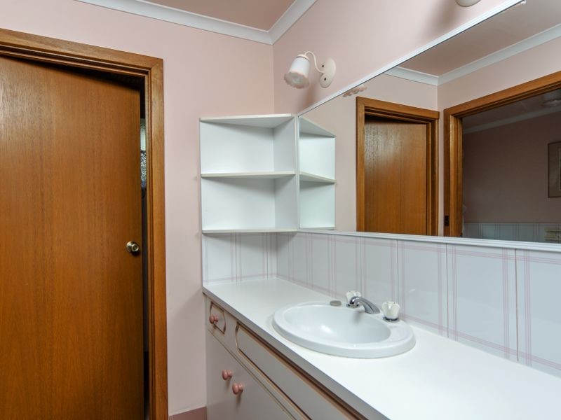 8 Normandy Road, Woodcroft SA 5162