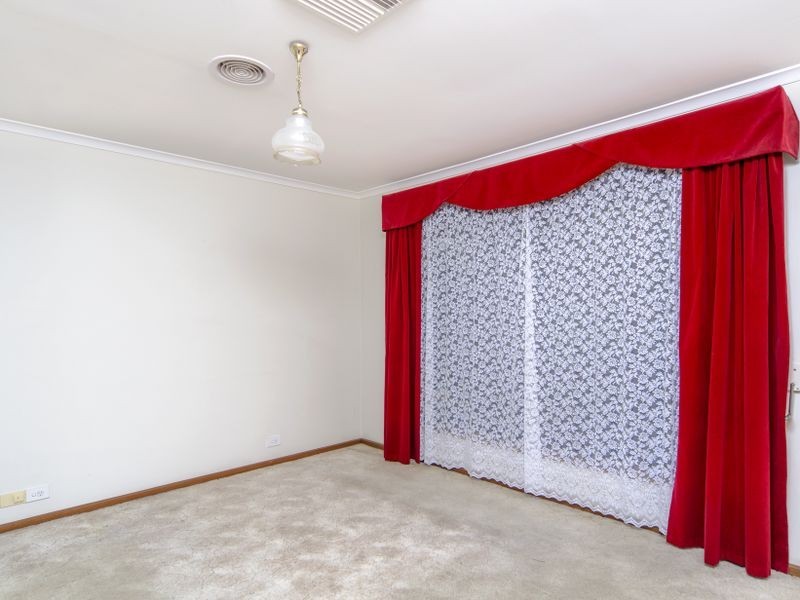 8 Normandy Road, Woodcroft SA 5162