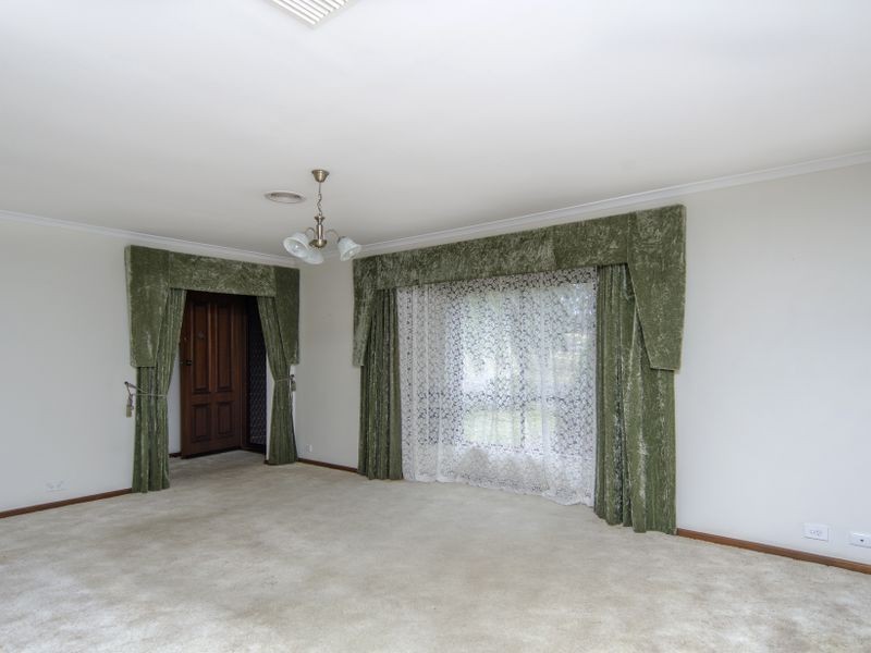 8 Normandy Road, Woodcroft SA 5162