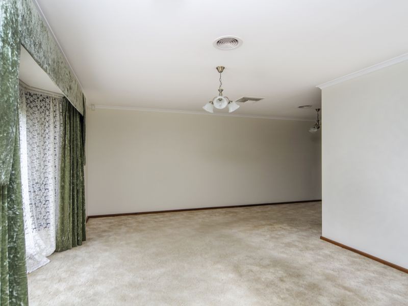 8 Normandy Road, Woodcroft SA 5162