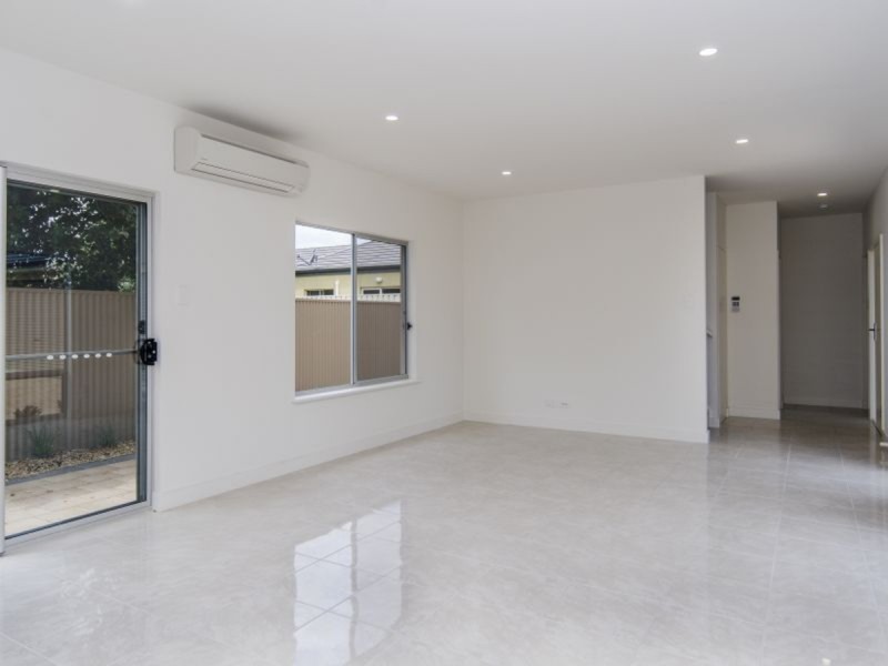 Unit 2/156 Esplanade, Aldinga Beach SA 5173