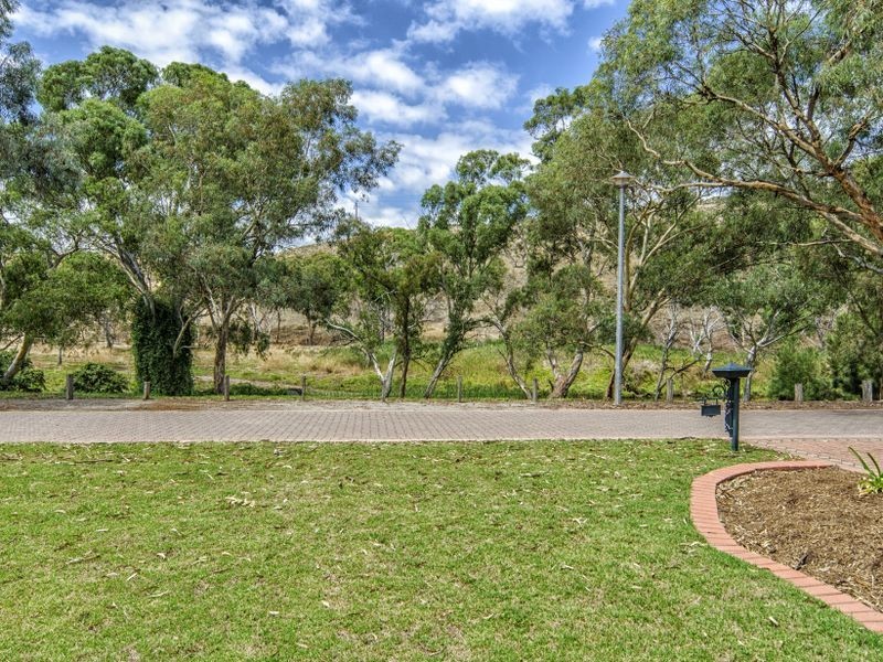 77 Paringa Parade, Old Noarlunga SA 5168