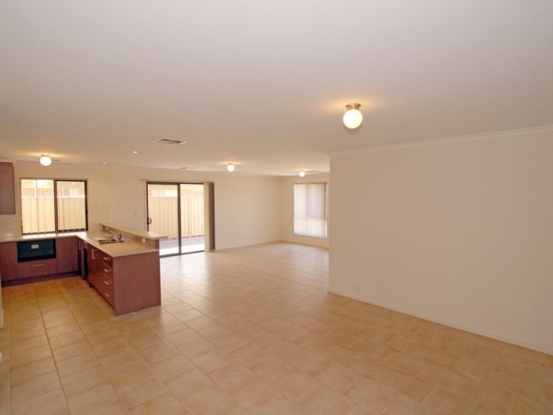 5 Burton Bank, Aldinga Beach SA 5173