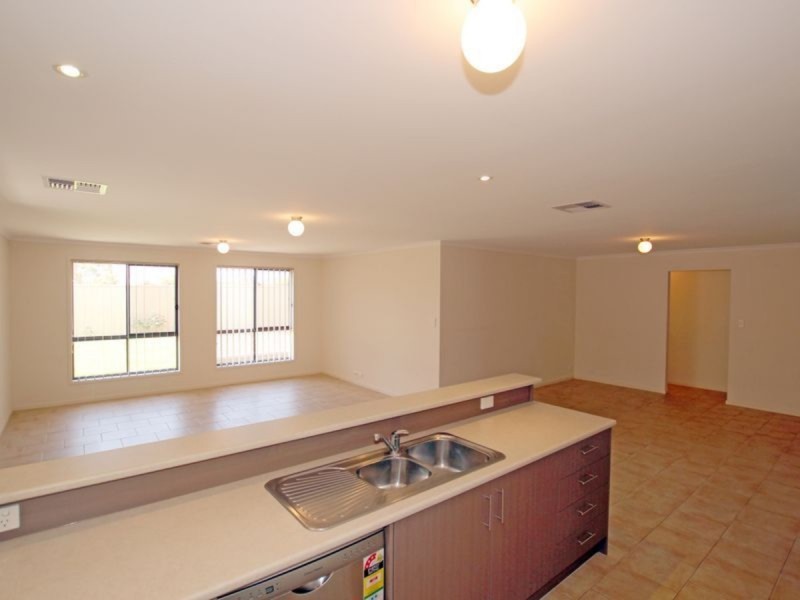 5 Burton Bank, Aldinga Beach SA 5173
