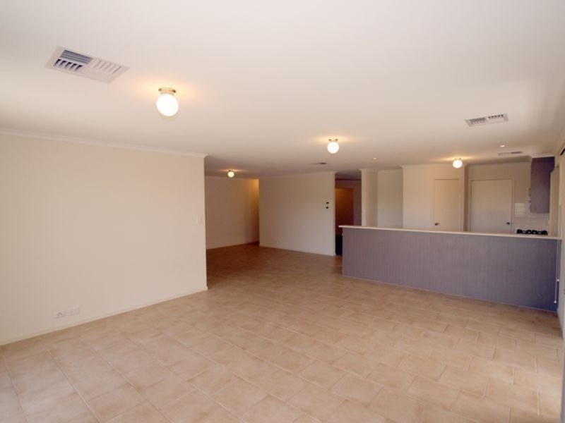 5 Burton Bank, Aldinga Beach SA 5173