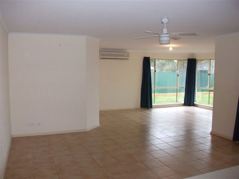 32 Pridham Boulevard, Aldinga Beach SA 5173