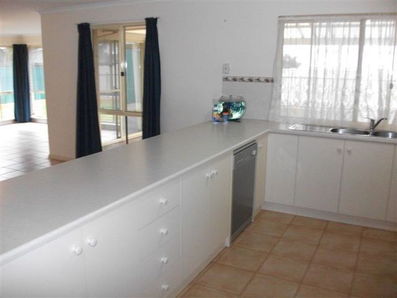 32 Pridham Boulevard, Aldinga Beach SA 5173