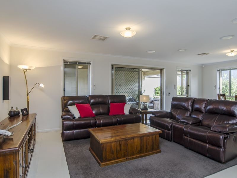 9 Hertford Pl, Noarlunga Downs SA 5168