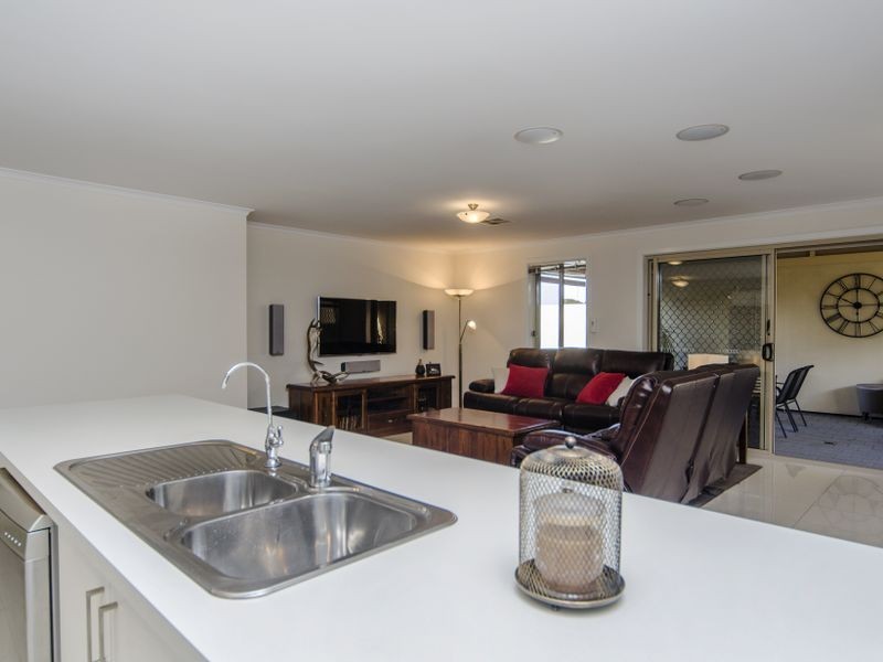 9 Hertford Pl, Noarlunga Downs SA 5168