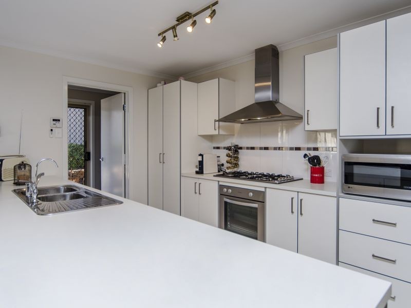 9 Hertford Pl, Noarlunga Downs SA 5168