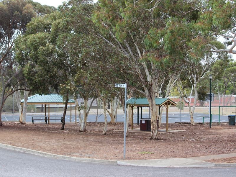 5 South Park Way, Mclaren Vale SA 5171