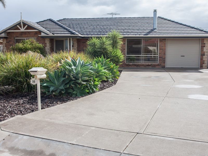 32 Barracoota Crescent, Aldinga Beach SA 5173