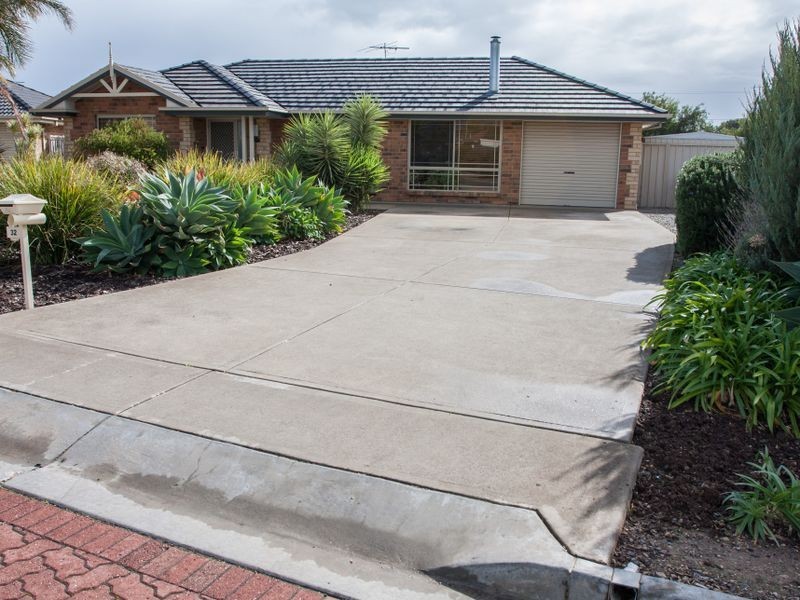 32 Barracoota Crescent, Aldinga Beach SA 5173