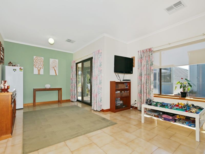 99 Second Avenue, Moana SA 5169