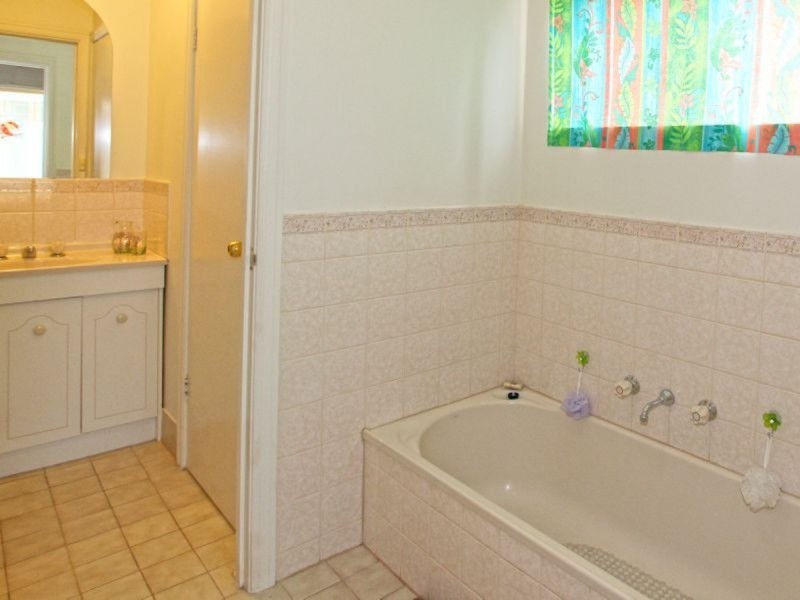 U1 21 Heathersay Avenue, Aldinga Beach SA 5173