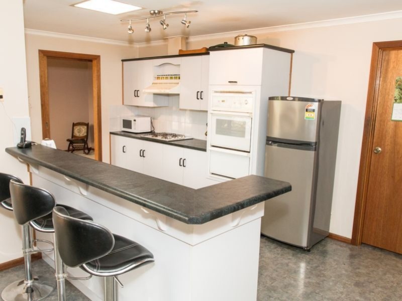 11 Smugglers Drive, Seaford Rise SA 5169