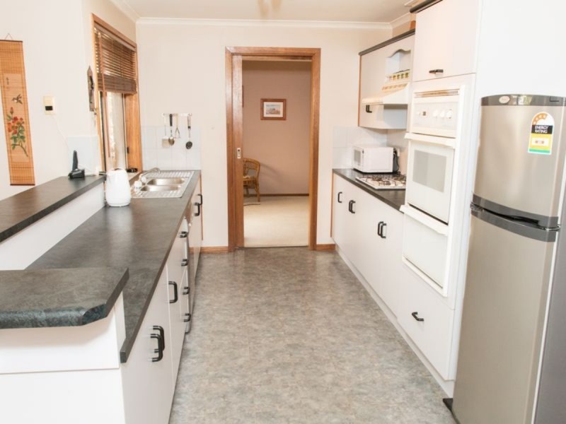 11 Smugglers Drive, Seaford Rise SA 5169