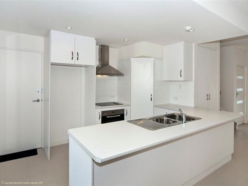 2/2 Whinnerah Avenue, Aldinga Beach SA 5173
