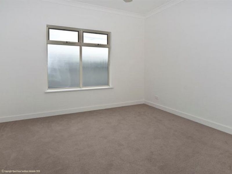 2/2 Whinnerah Avenue, Aldinga Beach SA 5173