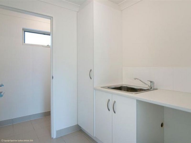 2/2 Whinnerah Avenue, Aldinga Beach SA 5173