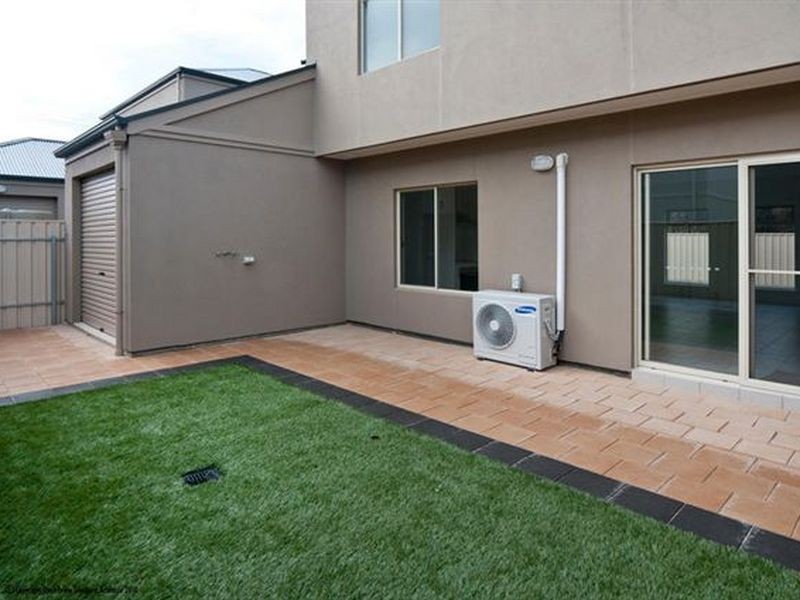 2/2 Whinnerah Avenue, Aldinga Beach SA 5173