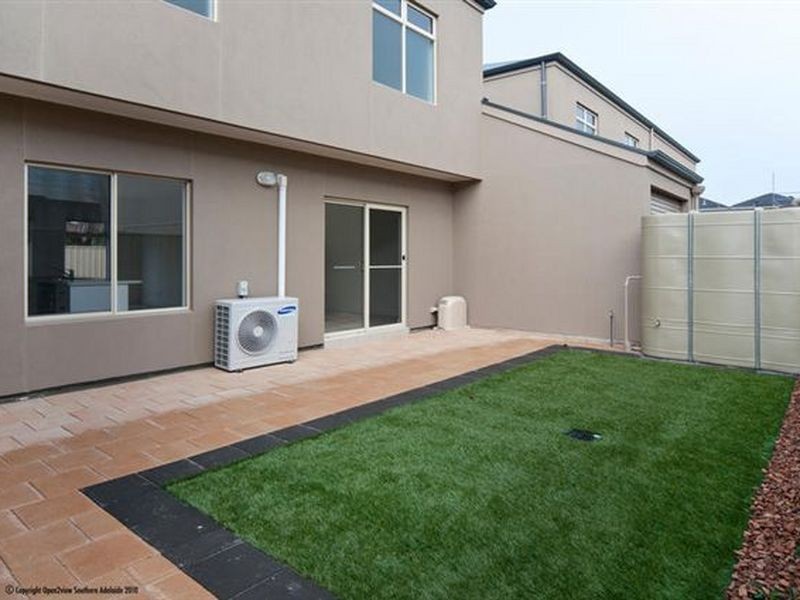 2/2 Whinnerah Avenue, Aldinga Beach SA 5173