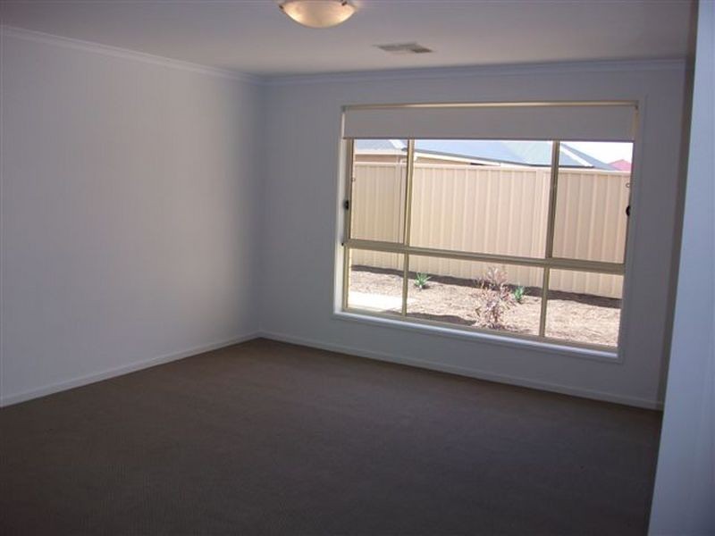 13 Wave Road, Seaford Meadows SA 5169