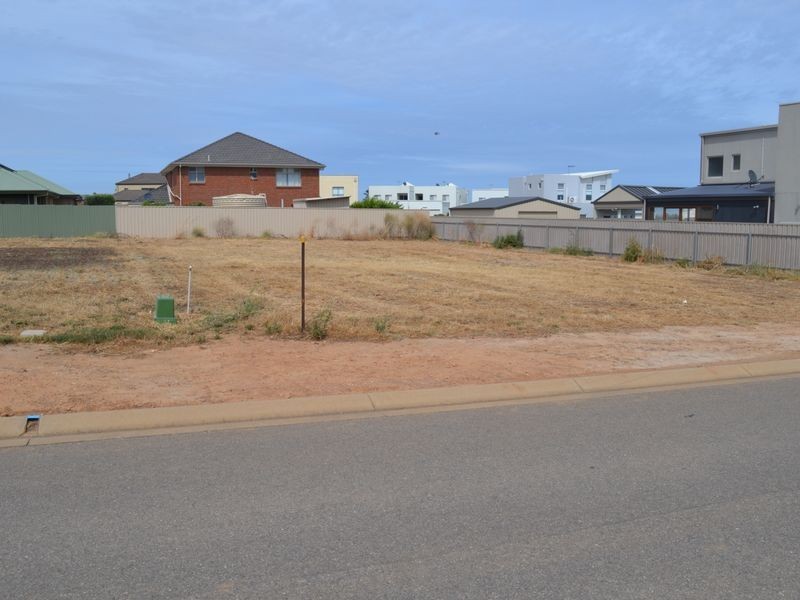 8 Milford Avenue, Sellicks Beach SA 5174