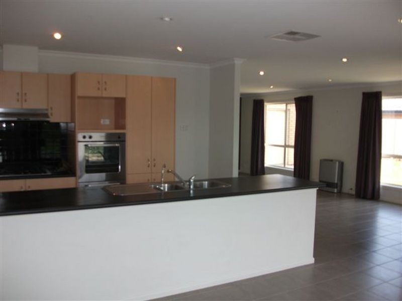 96 Pridham Boulevard, Aldinga Beach SA 5173