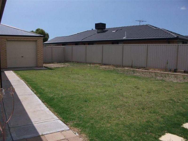 96 Pridham Boulevard, Aldinga Beach SA 5173