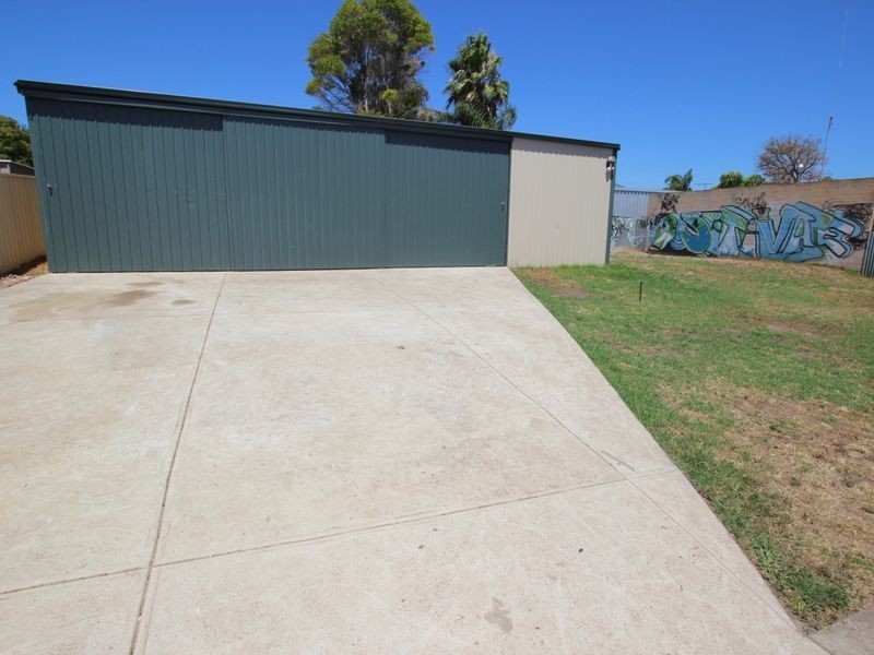24 Felix Crescent, Morphett Vale SA 5162