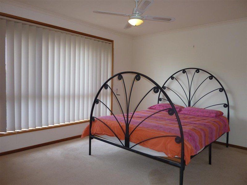 13 Preston Court, Moana SA 5169