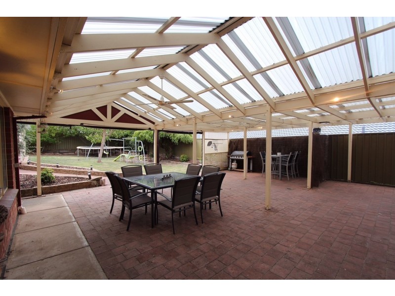 23 Parkes Avenue, Woodcroft SA 5162