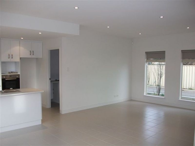 4/2 Whinnerah Avenue, Aldinga Beach SA 5173