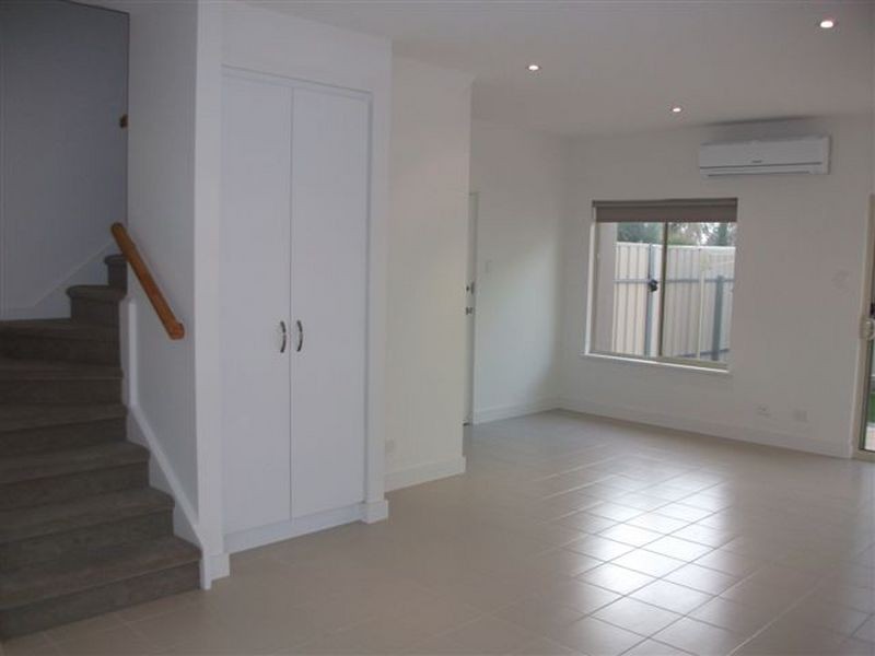 4/2 Whinnerah Avenue, Aldinga Beach SA 5173