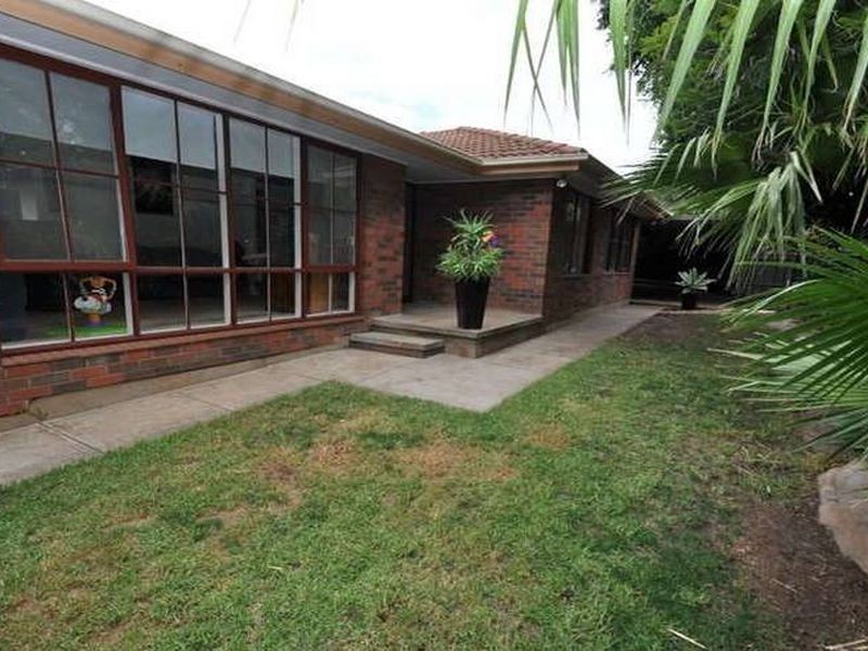 2 Burns Court, Morphett Vale SA 5162